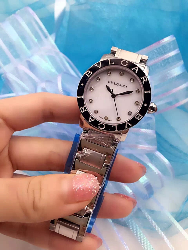 ブルガリ時計正面デザイン